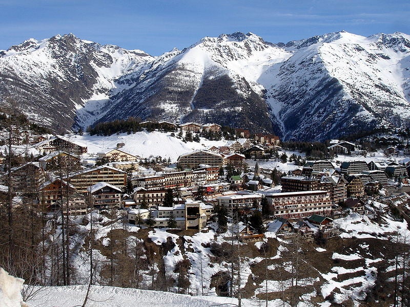 An overview of the French village of Auron.