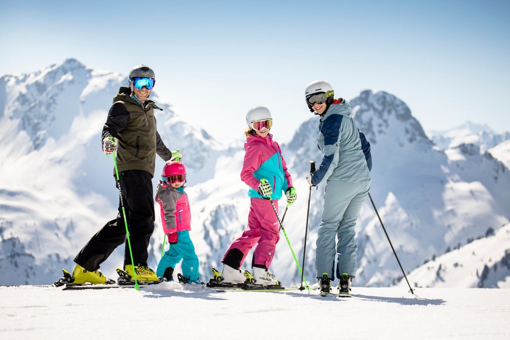 Familie Skifahren Alpbach Winter Ski Juwel Alpbachtal Wildschoenau Alpbachtal Tourismus Foto Shootandstyle Hannes Sautner Alpbachtal Tourismus shootandstyle.com Alpbach