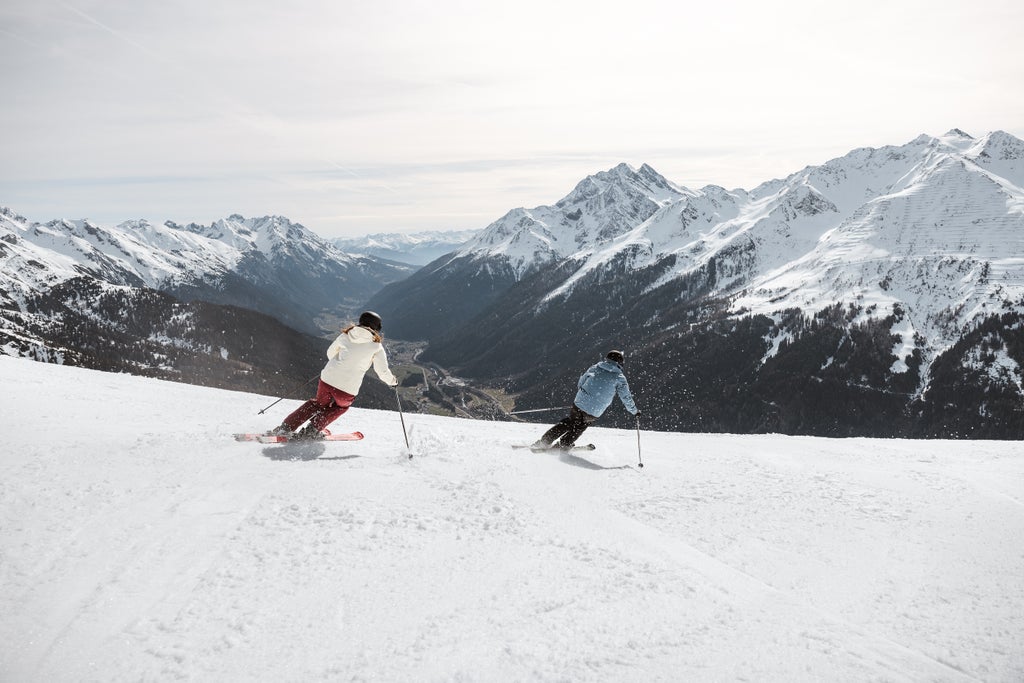 St Anton am Arlberg_Skiers in Sync_(c): TVB St. Anton am Arlberg / Roman Huber