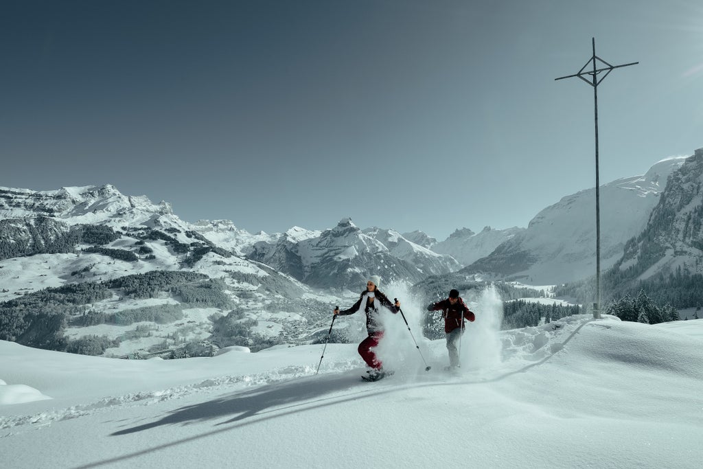Engelberg_Snowshoe Hikers_Snow Fun_(c): Christian Perret