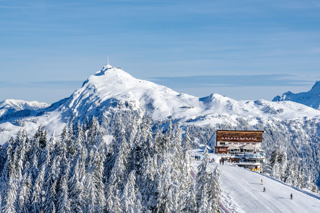 Landschaft Skigebiet Hahnenkamm Winter Panorama Bergstation (c) Kitzbuehel Tourismus (8)