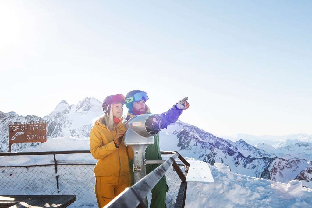 Stubaier Gletscher_Couple Viewing from Top of Tyrol_(c): Andre Schönherr
