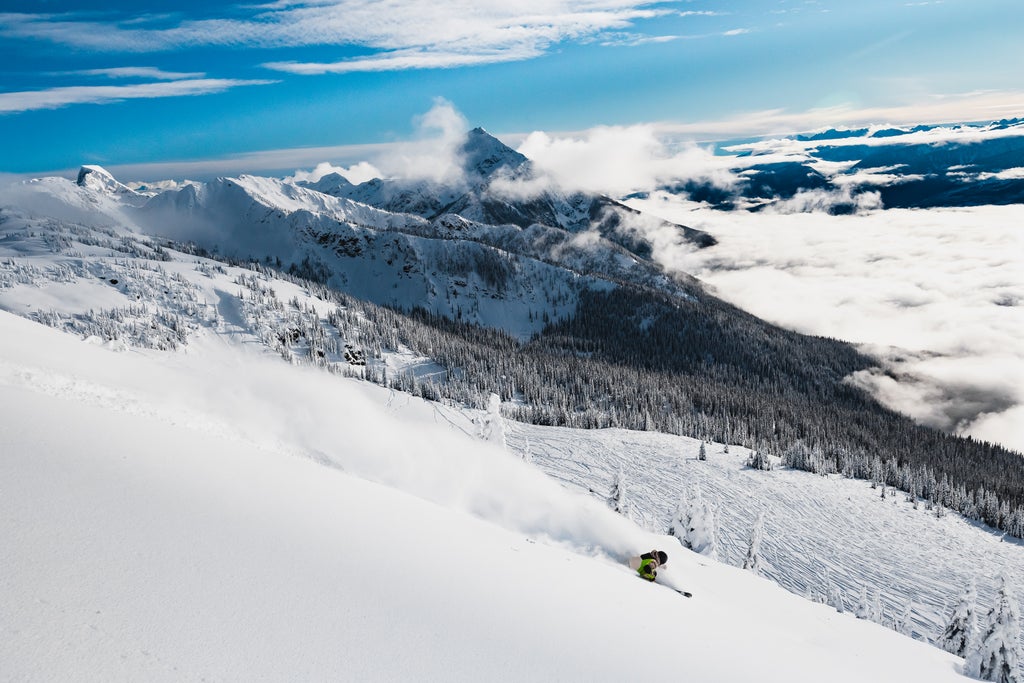 (c)Hywel-Williams-Revelstoke-Winter-2425-YuSasaki-13