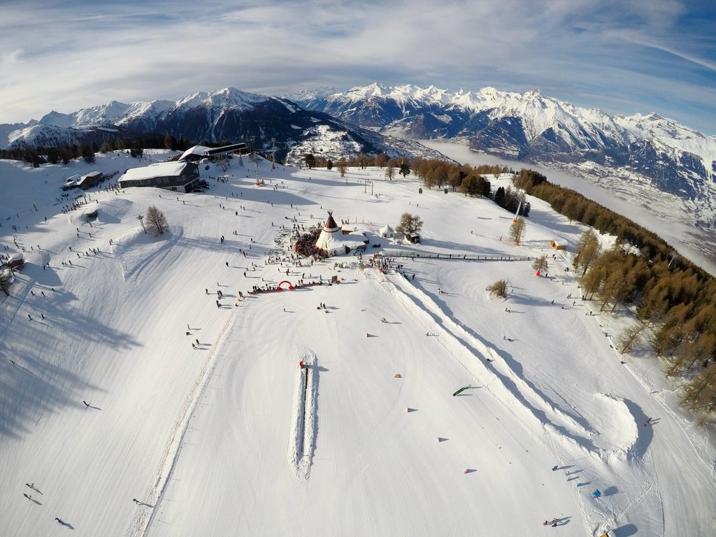 Veysonnaz_Aerial View Tipi Bar & Snowgarden_(c): Webevolution