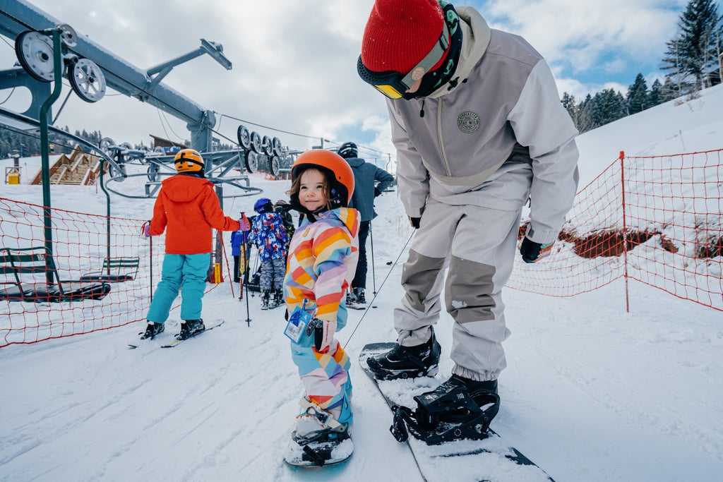 Angel Fire Resort_Armstrong Family_Chairlift line_(c): Angel Fire Resort