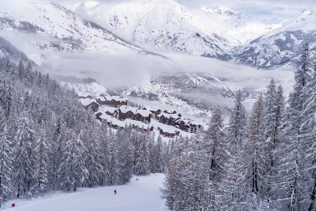 Puy St Vincent_Village View from Ski Slope_(c): Rogier van Rijn