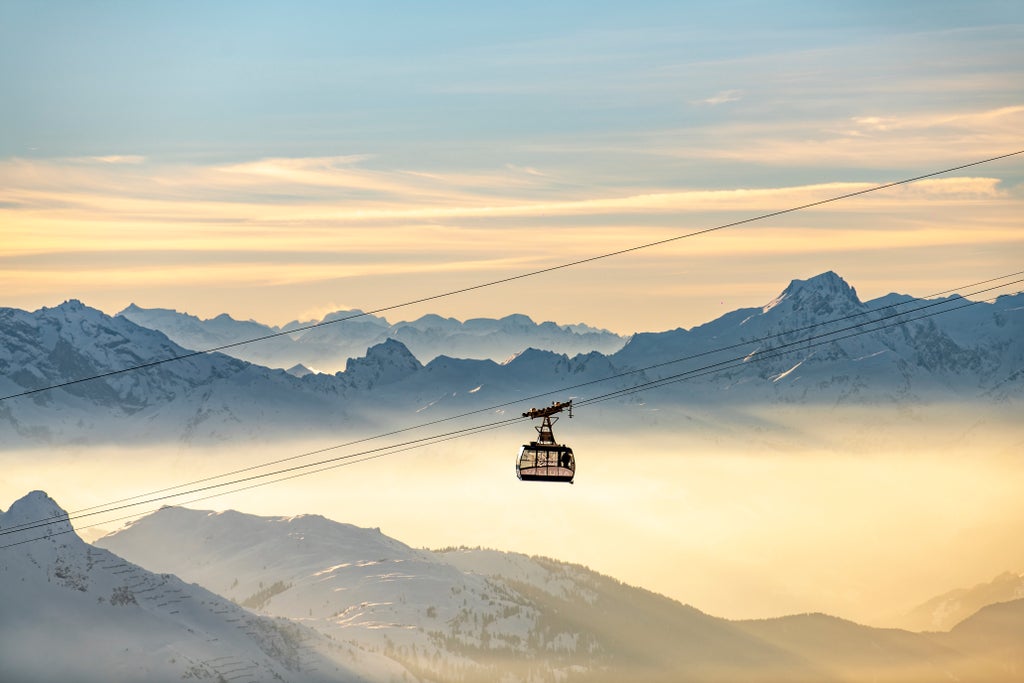 St Anton am Arlberg_Sunlit Gondola_(c): TVB St. Anton am Arlberg / Patrick Bätz