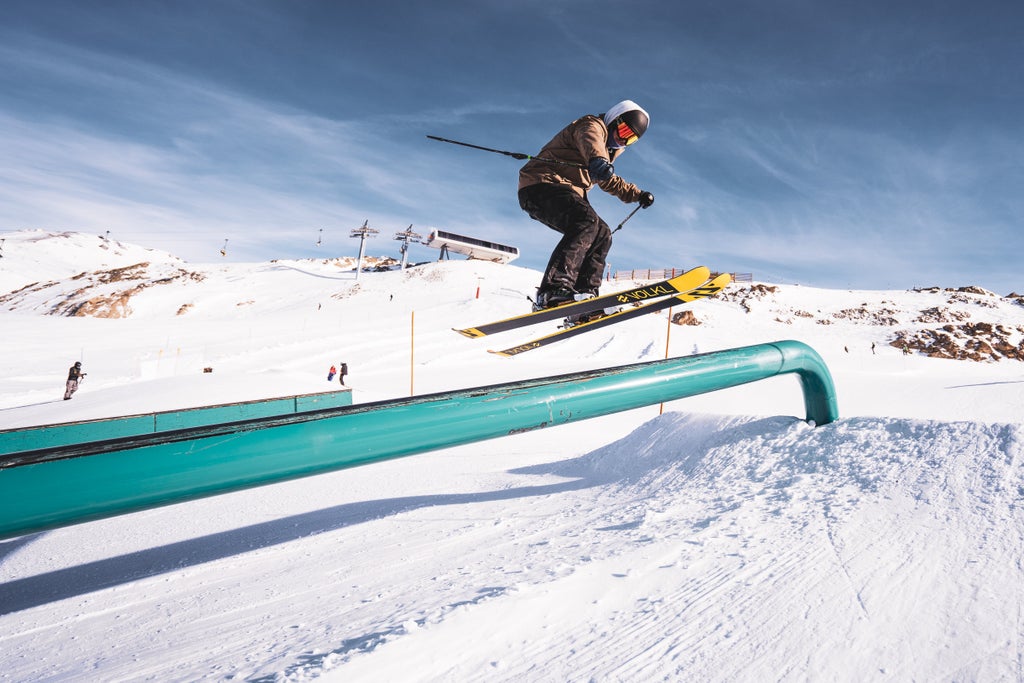 Les 2 Alpes_Snowpark Rail Tricks_(c): Luka Leroy / Les 2 Alpes