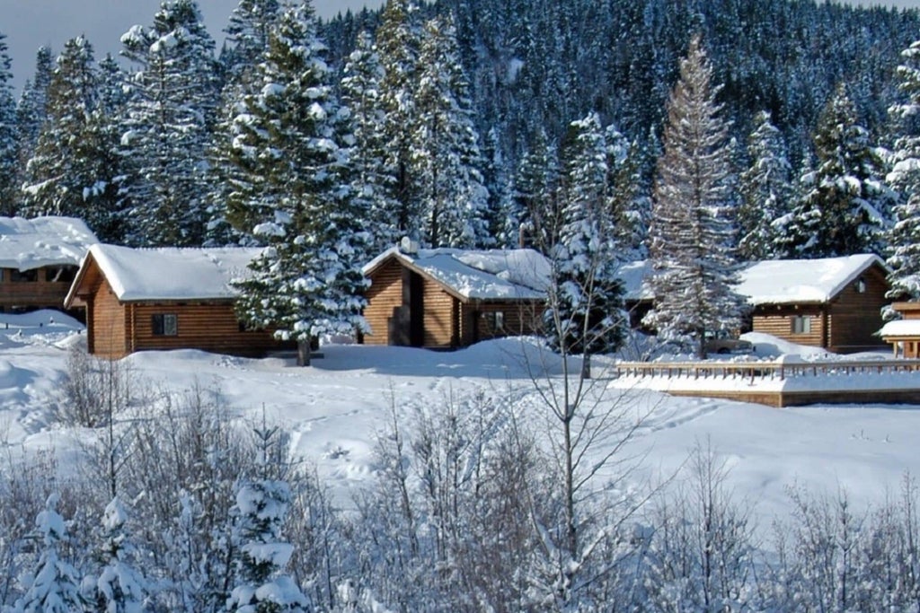 Cooper Spur - Winter cabins