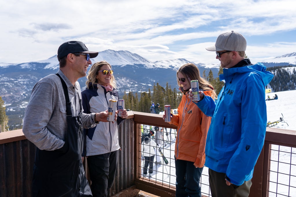 Breckenridge_Vista Deck_Friends_(c): Vail Resorts | Photo by Spence Linard