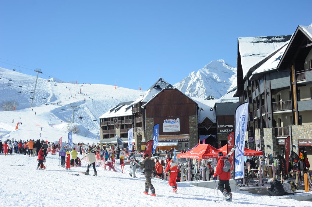 Peyragudes_Base Village Winter Scene_(c): J. N. Herranz