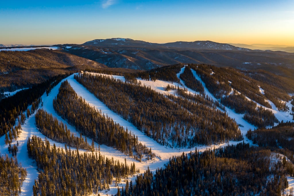 Eagle Point_Sunrise Slopes_(c): Jay Dash Photography