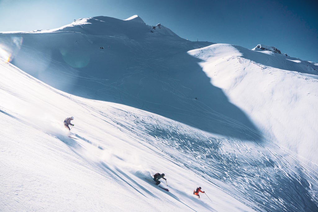 Les 2 Alpes_Freeride Skiers Powder_Luka Leroy / Les 2 Alpes