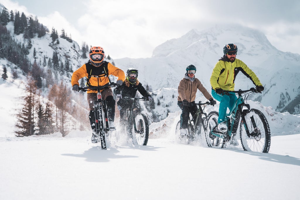Les 2 Alpes_Winter Mountain E-Bike Riding_(c): Luka Leroy / Les 2 Alpes