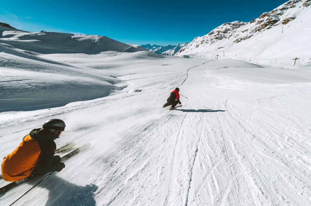 Val Thorens_Skiers Racing_(c): Arthur Bertrand
