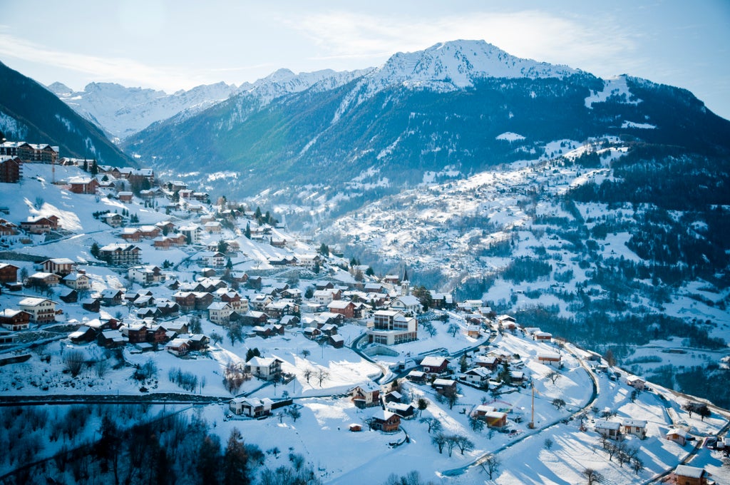 Veysonnaz_Aerial Village Winter_(c): Aline Fournier
