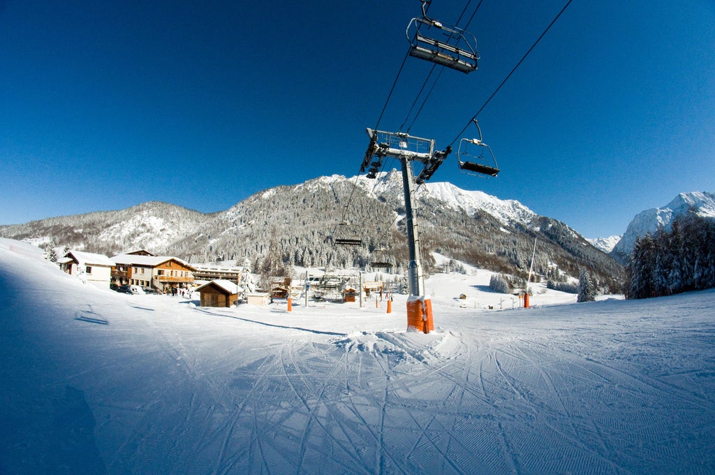 Au départ des remontées mécaniques de l'Alpe du Grand Serre