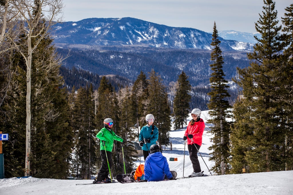Eagle Point _Friends on the Slope_(c): Jay Dash Photography