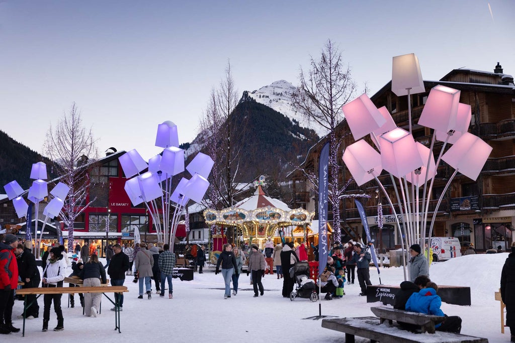 Morzine_Town Square Light Decorations_(c): EVOQ / JB Bieuville