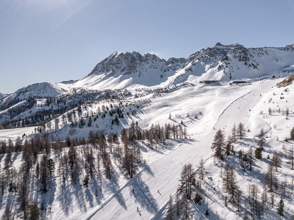 Vars_Groomed Ski Slopes_(c): Tim Arnold