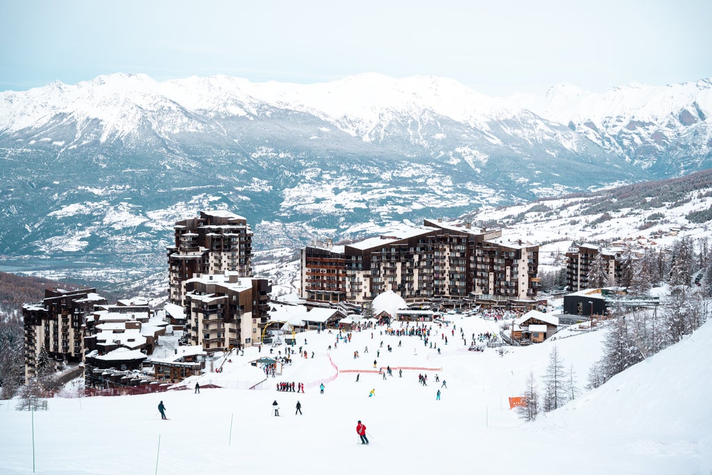 Les Orres_1650 Base Slope and Hotels_(c): Aurelie Bellet