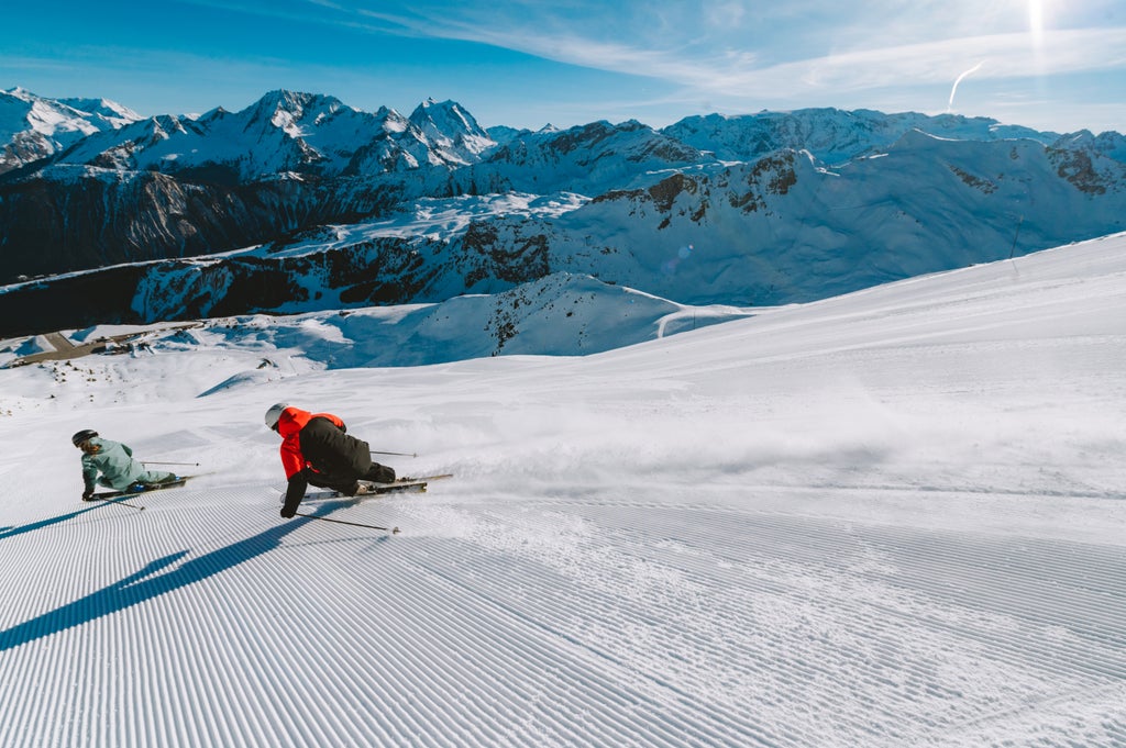 Courchevel_Skiers_First Tracks_(c): Arthur Bertrand