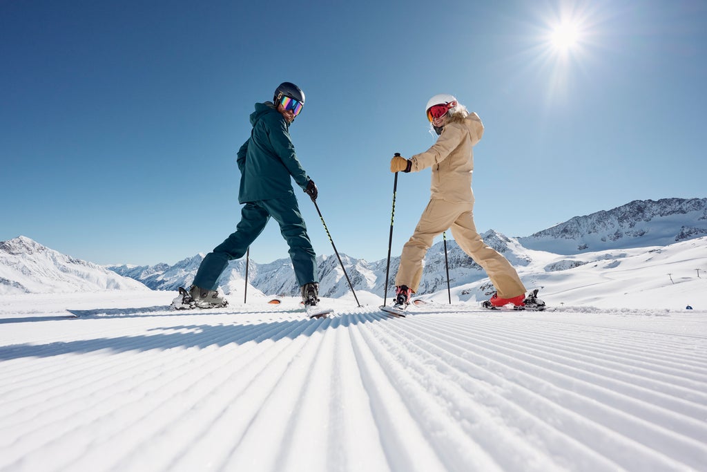 Stubaier Gletscher_Skiign Couple_(c): Andre Schönherr
