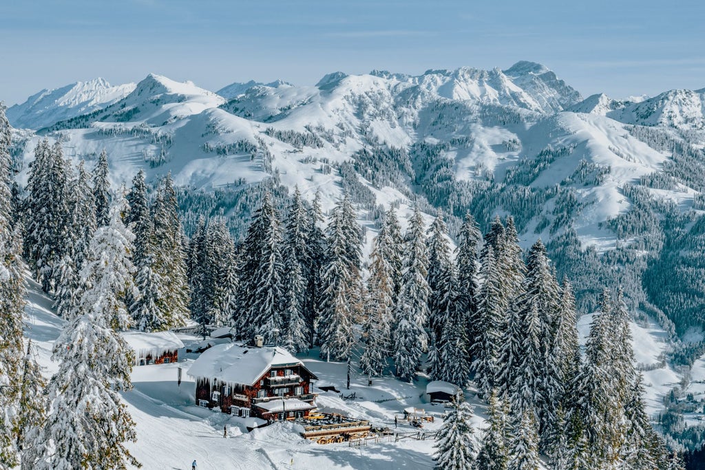Skifahren Skihuette Hahnenkamm Winter Gasthaus (c) Kitzbuehel Tourismus