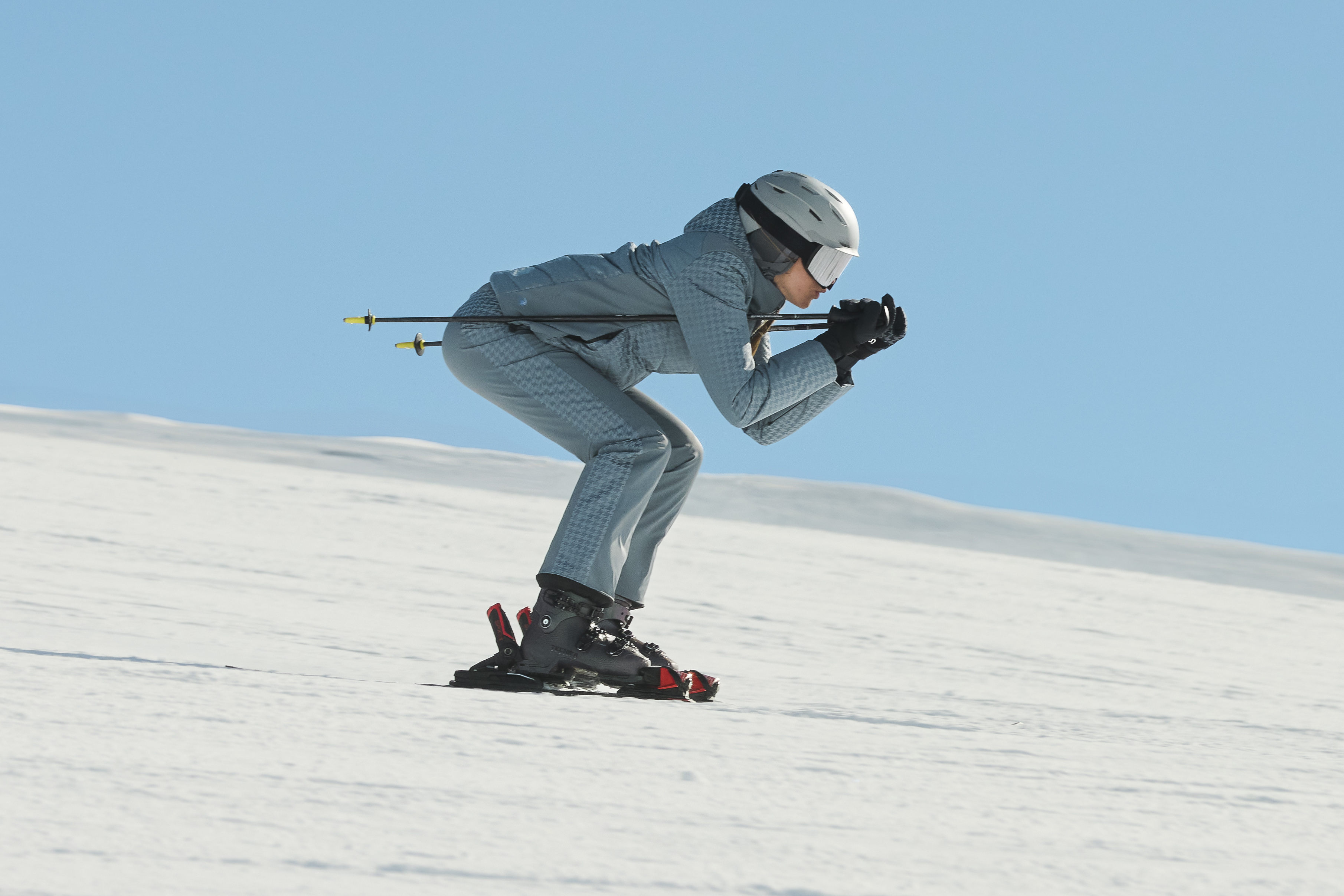 Gesponserter Beitrag – Colmar Das in Monza gegründete Unternehmen steht seit mehr als 100 Jahren für alpine Spitzenleistung, italienische Handwerkskunst und ein unvergleichliches Gespür für funktionale, ästhetische und langlebige Skibekleidung. Aus einer kleinen Hutmanufaktur ist im Laufe der Jahrzehnte eine der bedeutendsten Marken der internationalen Ski- und Outdoorwelt entstanden. Diese einzigartige Kombination aus Tradition, Erfahrung
