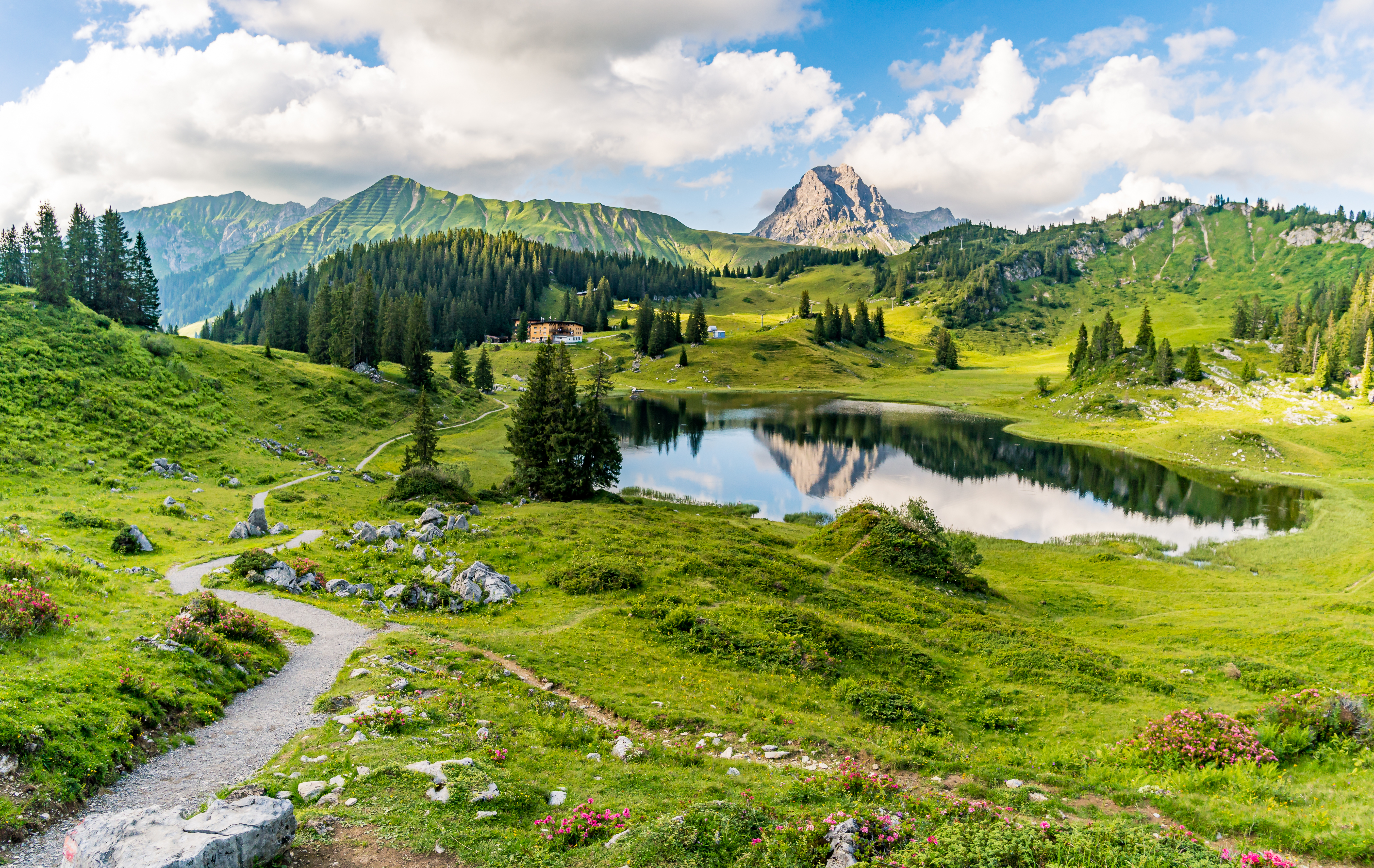 Wanderungen rund um die malerischsten Bergseen