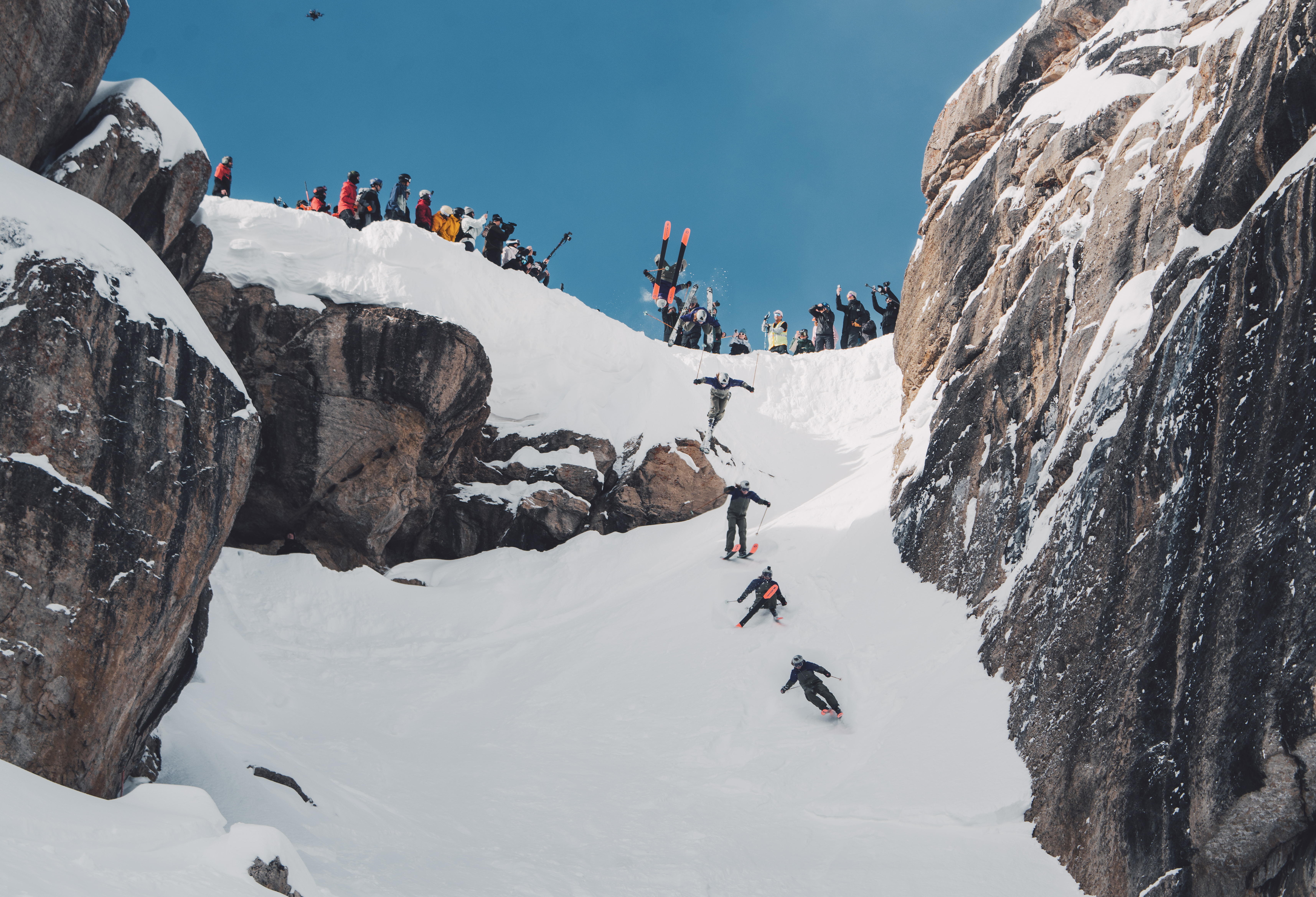 If money was no object, where would you go for the ultimate skiing and snow sports experiences? From the Alps to the Rockies to Scandinavia… from cross-country skiing to heli-skiing to skeleton, we present the ten greatest snow adventures all skiers should tick off before they die. Heli-skiing (Alaska, USA) By far the largest state
