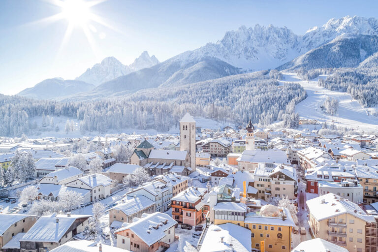 Skiing in the Dolomites means being surrounded by UNESCO World Heritage-listed landscapes. The jagged peaks, dramatic cliffs, and picturesque valleys create a breathtaking backdrop for your skiing adventures. The Dolomiti Superski is one of the largest ski areas in the world, with a combined 1,200km of slopes. The Sellaronda is one of the major draws
