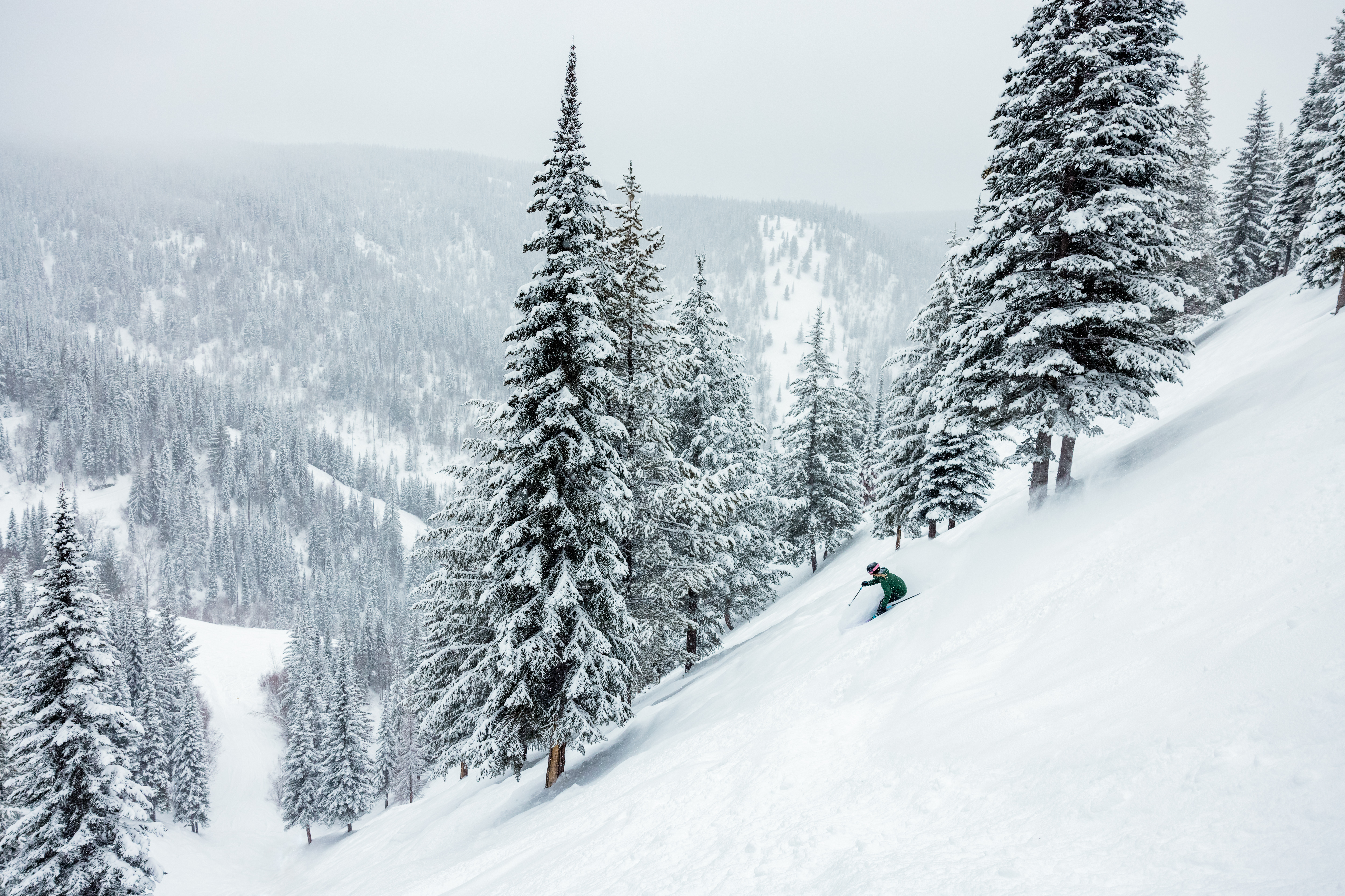 It’s no secret that Canada is home to some of the world’s best skiing. However, the popularity of many Canadian resorts often comes with limited parking, long lift lines, and crowded slopes. But that doesn’t have to be the case. At some smaller or less famous resorts, you’ll find short (or no) lift lines and
