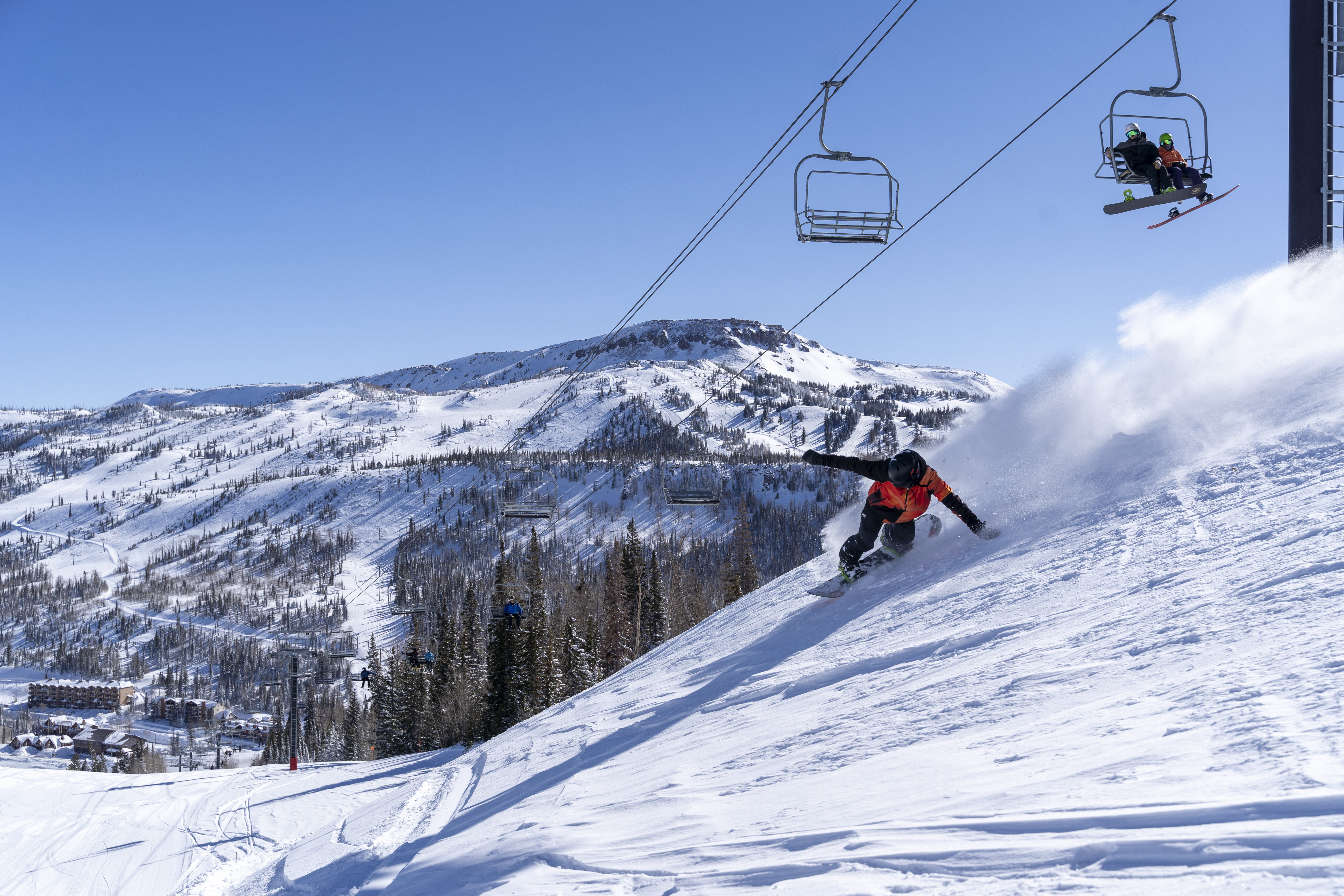 It’s a known fact that ski vacations are expensive. However, there are budget-friendly ski resorts waiting to be found. You may not find the same vertical drop, acreage, or the bells and whistles of mega resorts, but you can still have fun and enjoy good conditions without breaking the bank. The most affordable ski resorts
