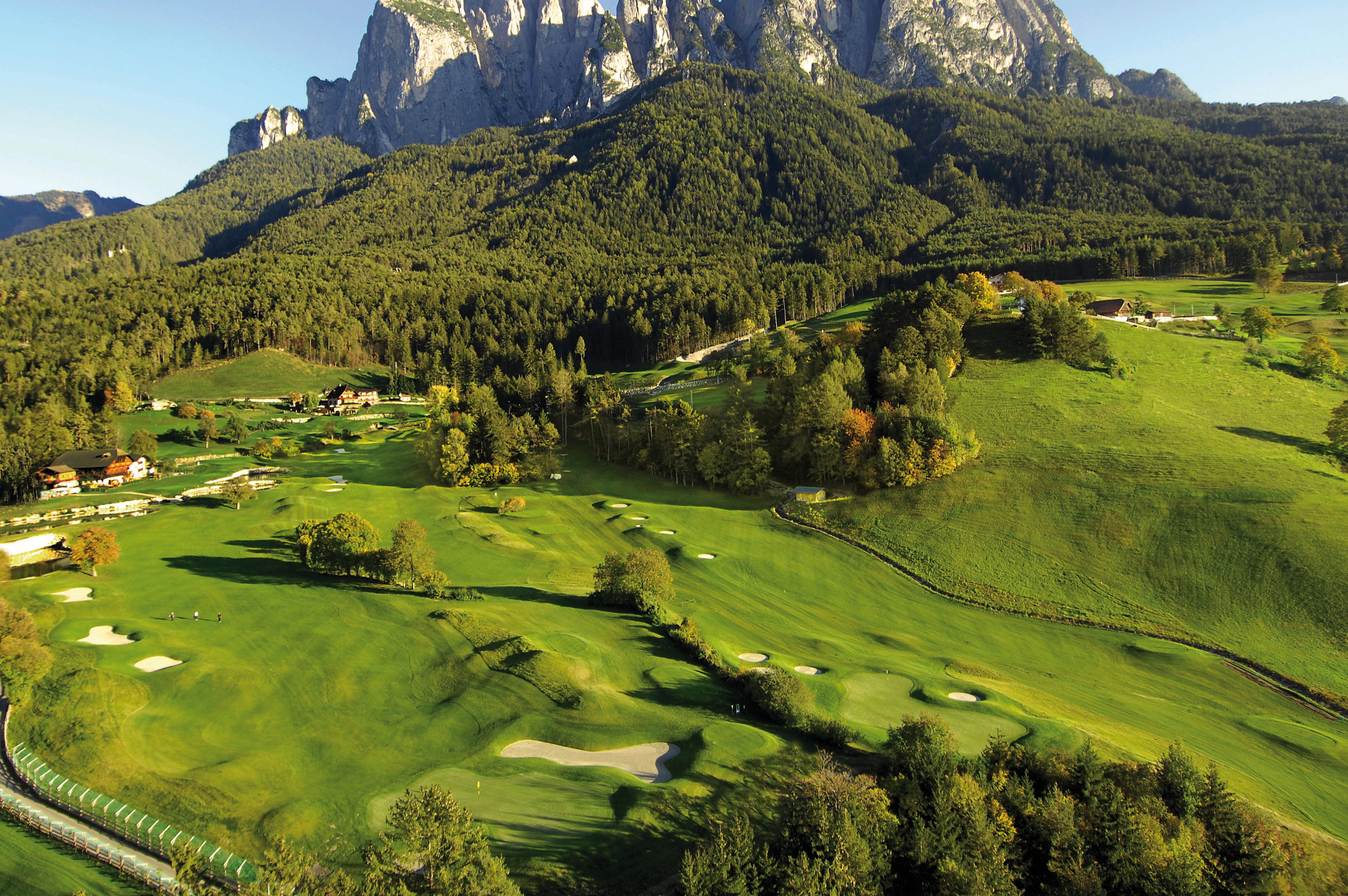 Golfen in den Alpen: Zwischen Höhenluft und Fairway