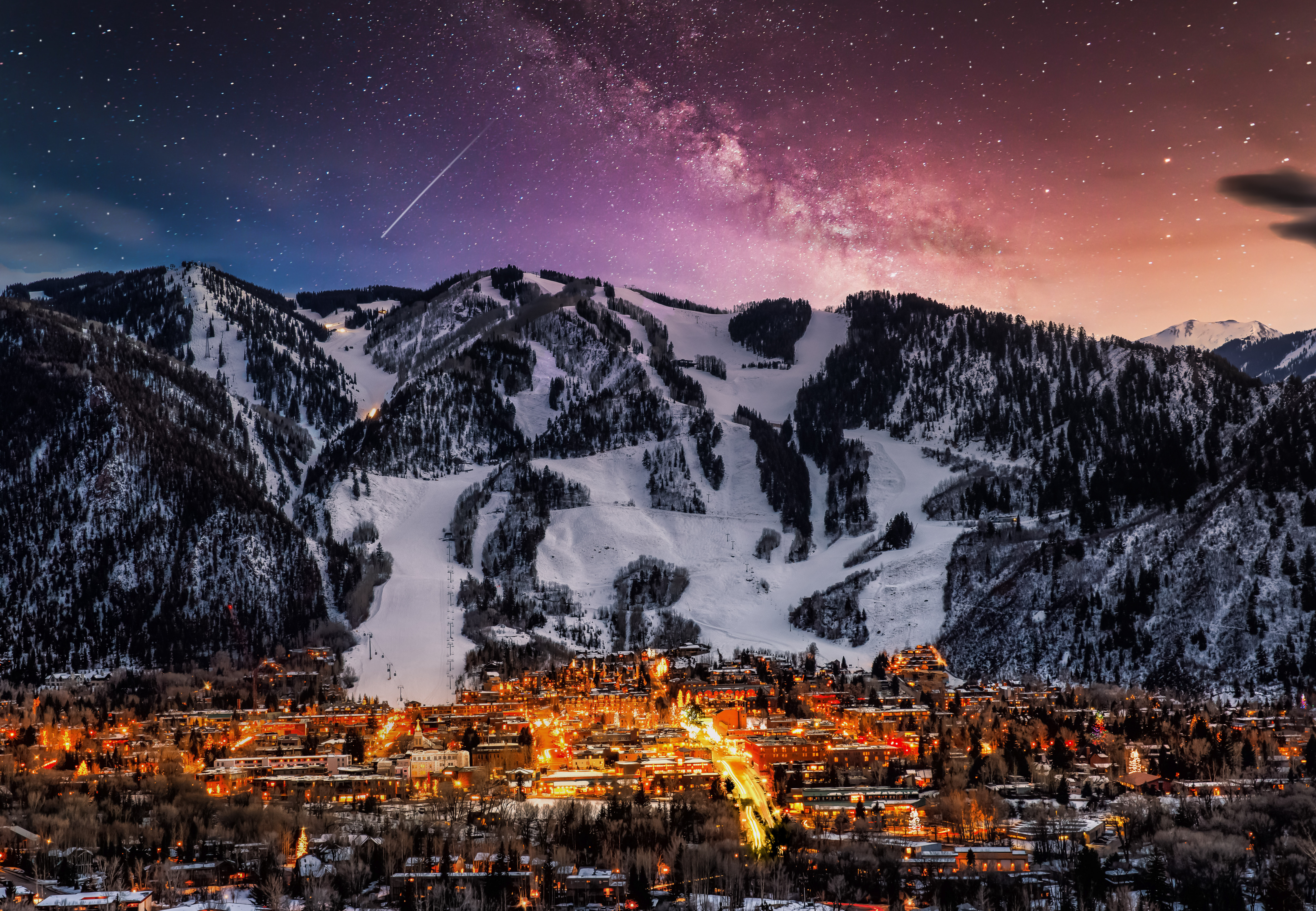 US airports easy ski access, Aspen night sky resort.
