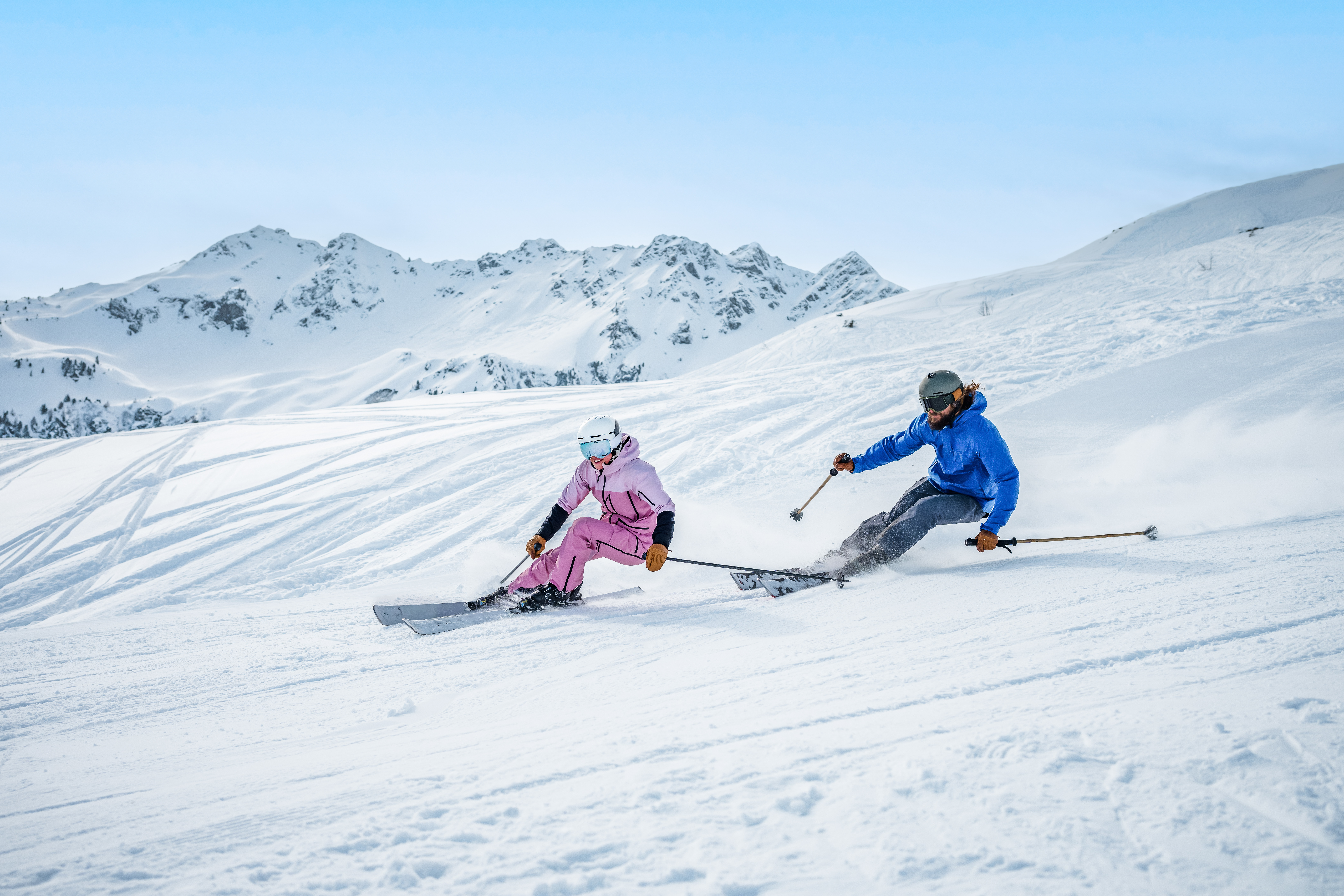 Artykuł powstał we współpracy z Austria Info. W samym sercu Tyrolu, pomiędzy majestatycznymi Alpami Zillertalskimi a pasmem Kitzbühelskim, rozpościera się jeden z najbardziej wszechstronnych ośrodków narciarskich Austrii – Ski Juwel Alpbachtal Wildschönau. To połączenie dwóch dolin o nieco odmiennych charakterach, które wspólnie tworzą perfekcyjną harmonię: rodzinnej atmosfery i sportowych emocji. Ośrodek powstał w obecnej formie
