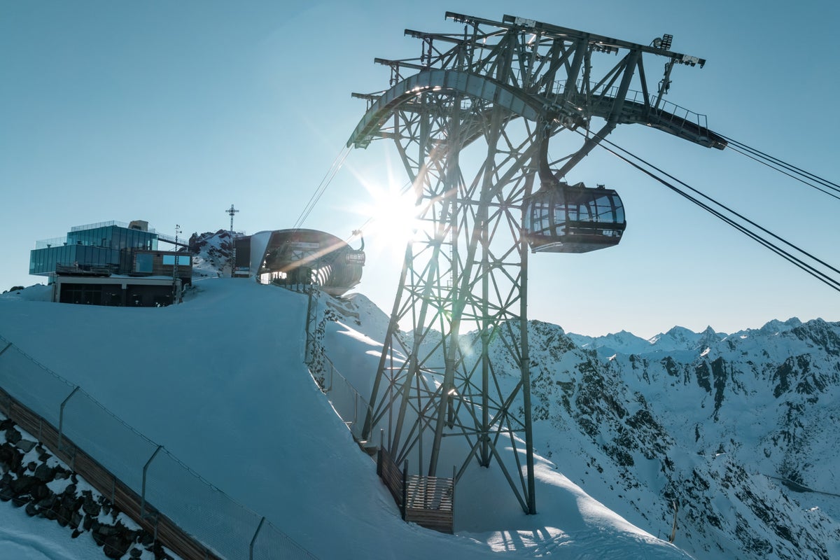 Lanovka a horná stanica na vrchole Gaislachkogl v Söldene