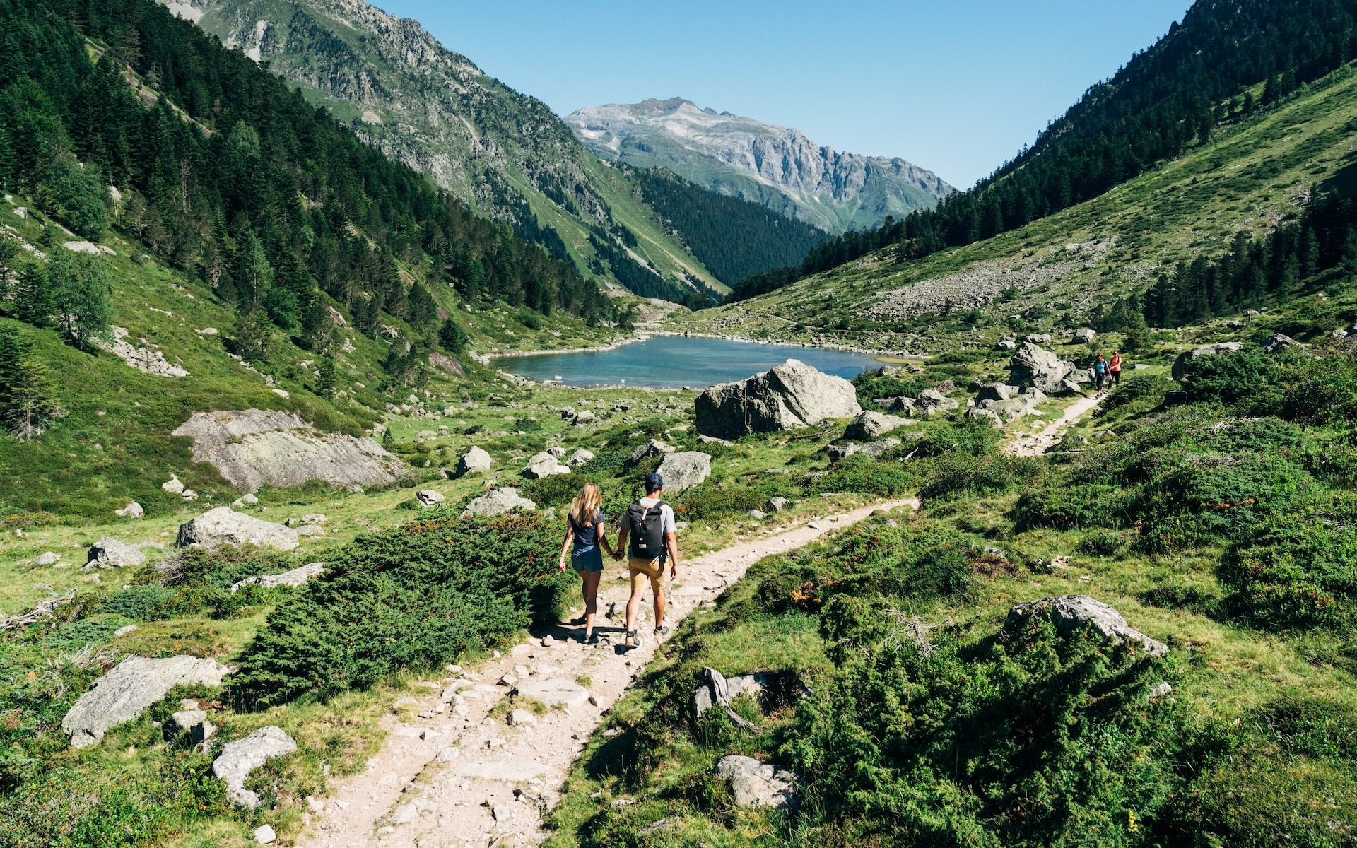 Vallées de Gavarnie, Val d’Azun, Suyen Antoine Garcia Article Sponsorisé – L’Agence des Pyrénées Les Pyrénées abritent encore des vallées discrètes, des plateaux méconnus, des forêts cachées , des villages animés et pourtant souvent oubliés. Réunies au sein de la plateforme www.pyrenees-secretes.fr, douze destinations invitent à découvrir cette facette des Pyrénées : plus confidentielle que
