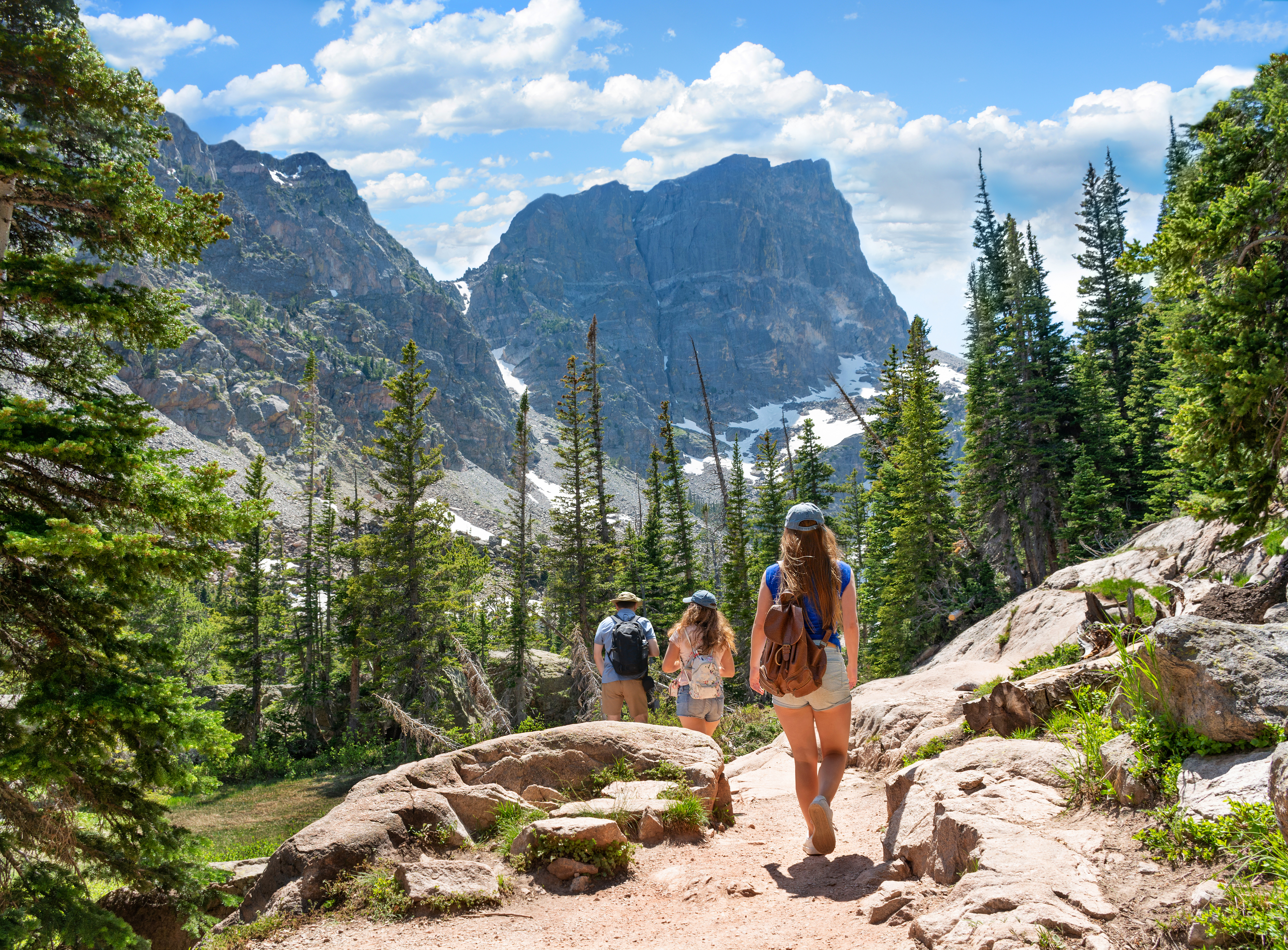 Das brauchst du für deine Wandertour im Sommer