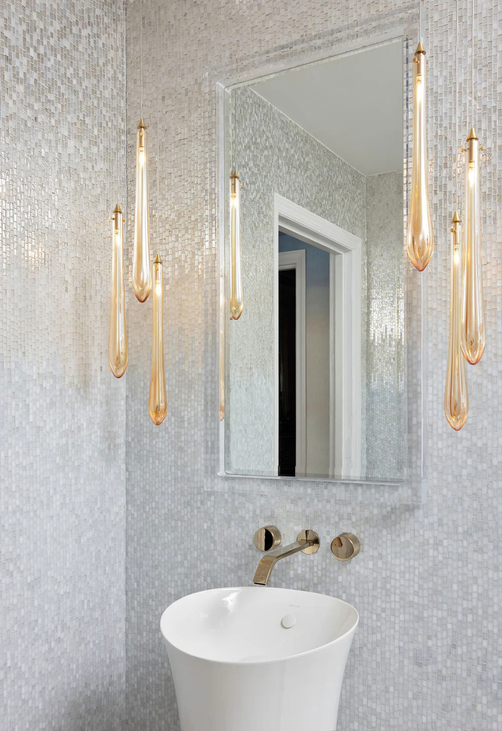 T-279219-JGB-MVW-WT-MOSBIL-GLSEXTD-room