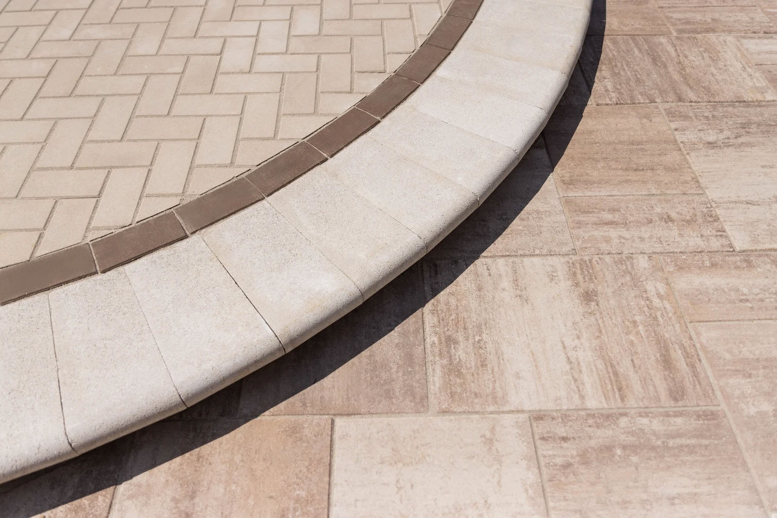 grand-crest-bullnose-pavers 1