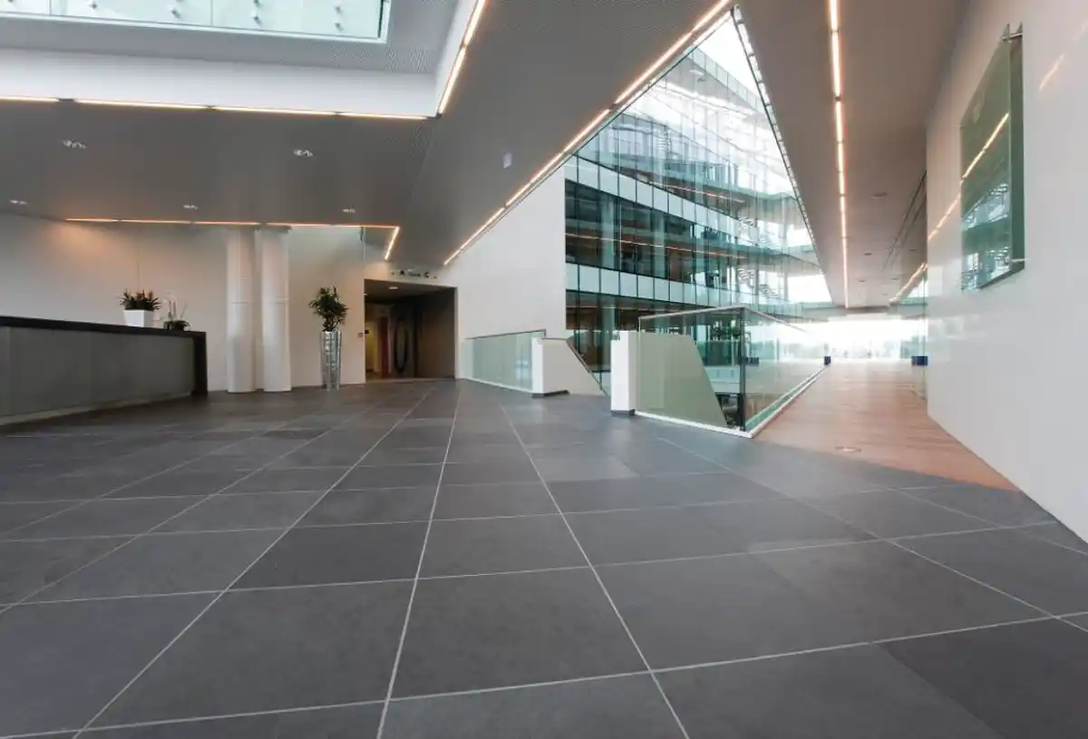 Black Blizzard - T-4520-SC-BLBL-WT-18X36