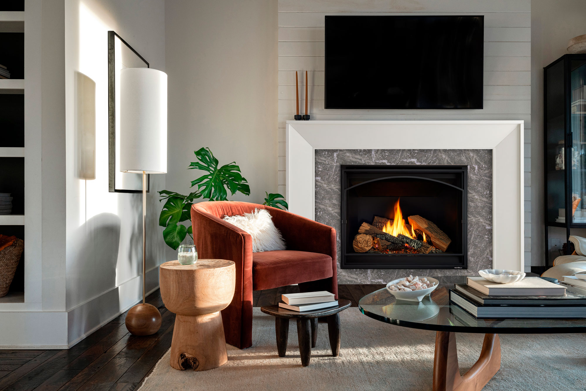 8A 6KX-G-BKChapel-front Zimmer-Mantel blueTundra AdobeStock 493357876-hi-res