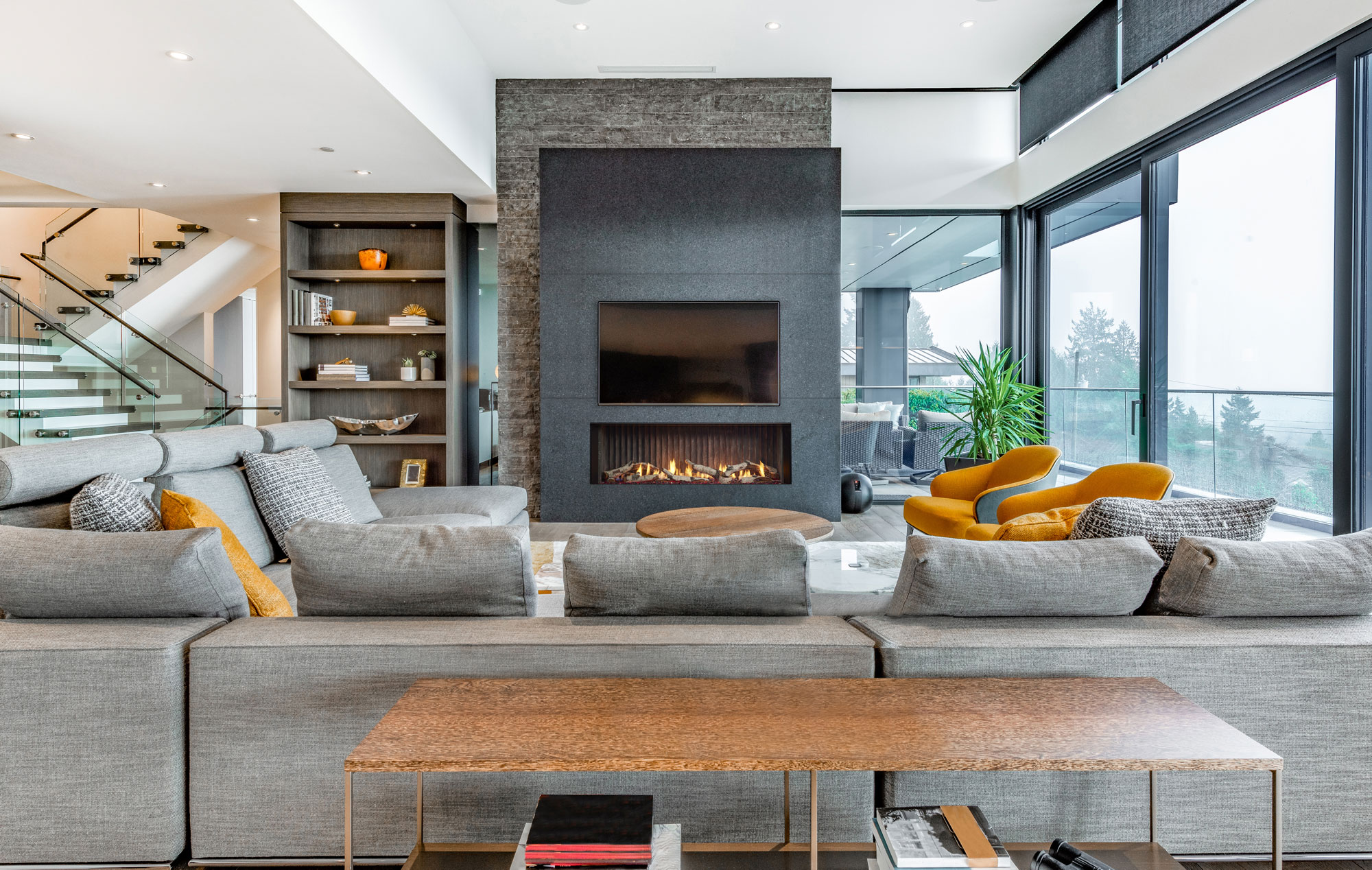 PRIMO-II 60 BirchLogs ColumnInteriorPanels RedAccLts High-Res