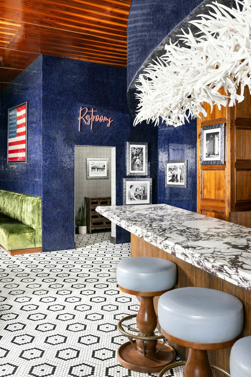 T-279219-JGB-NVY-MOSGLASS-10HX6TSIT-GLS-room01