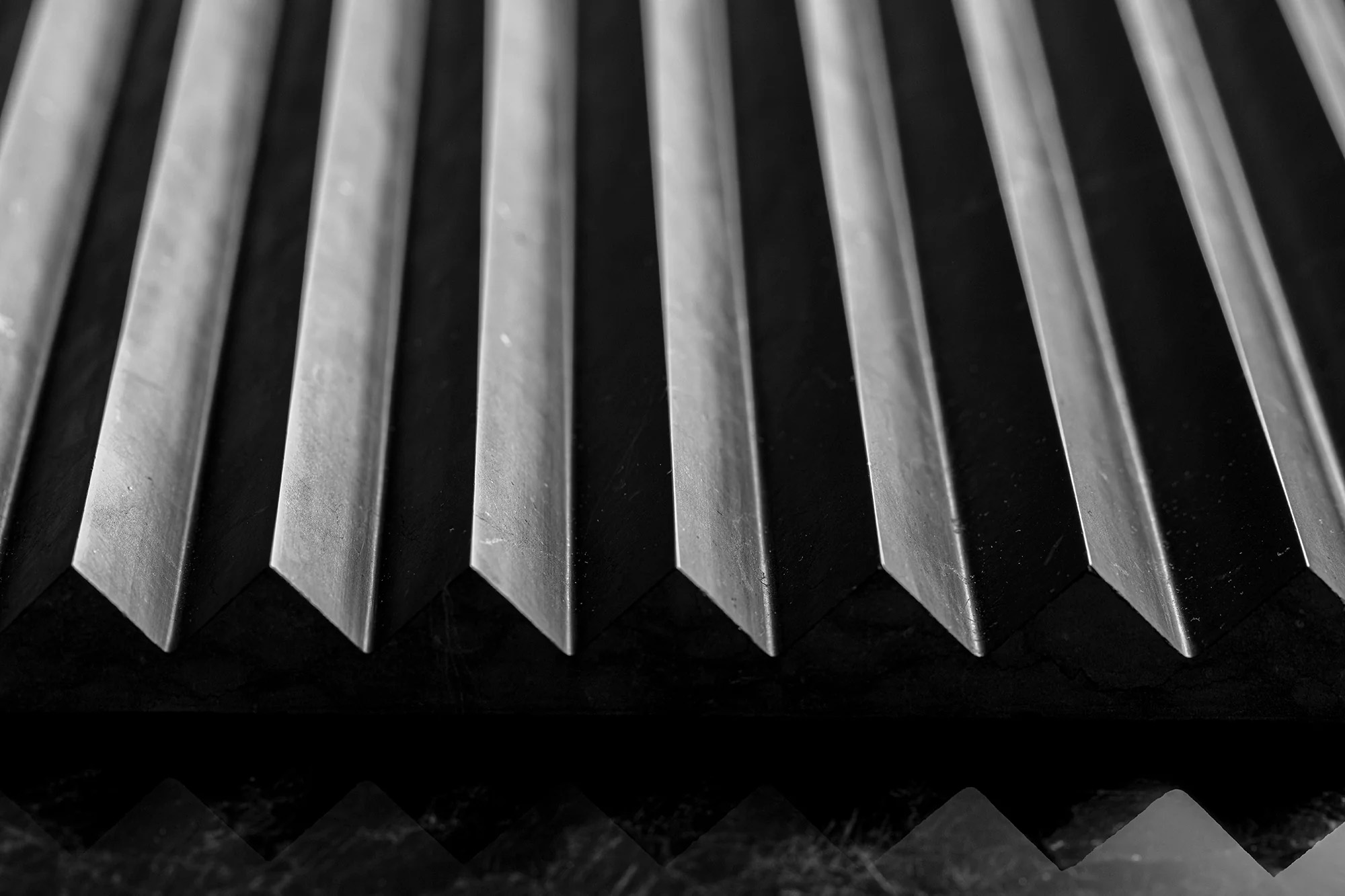 Pinnacle - T-279219-CARV-NERO-WT-12X24XTE-HND