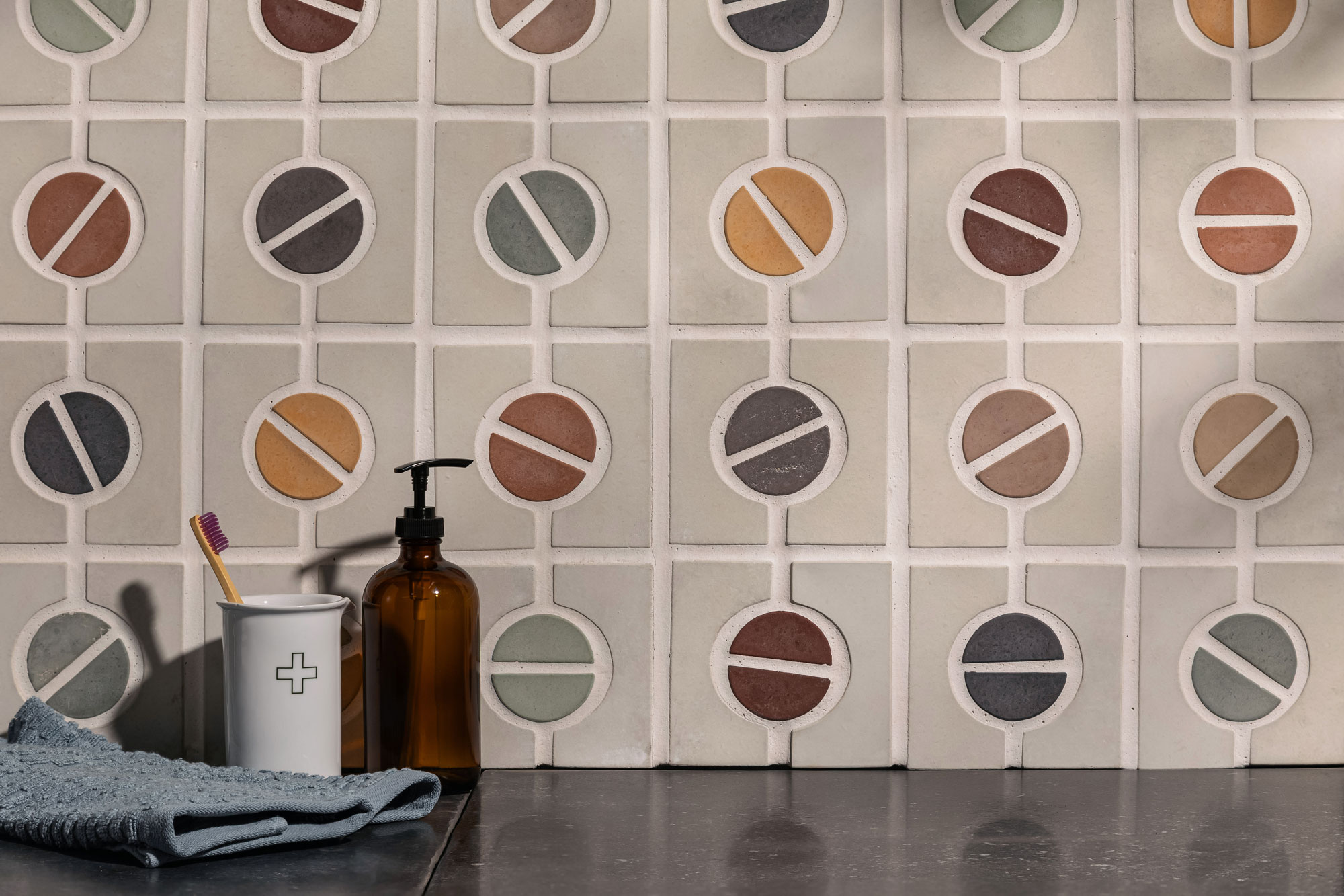 staged-3x5-bath-backsplash-arches-6-in-rice-multi-color-dot-06
