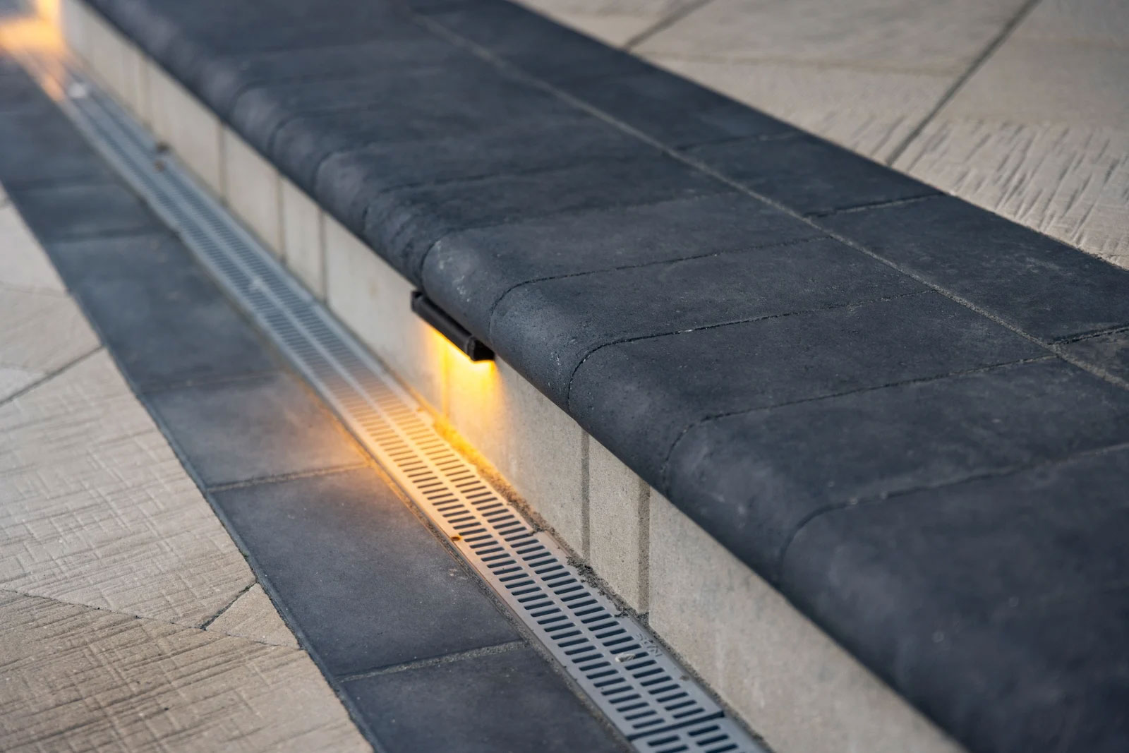 grand-crest-bullnose-pavers 2