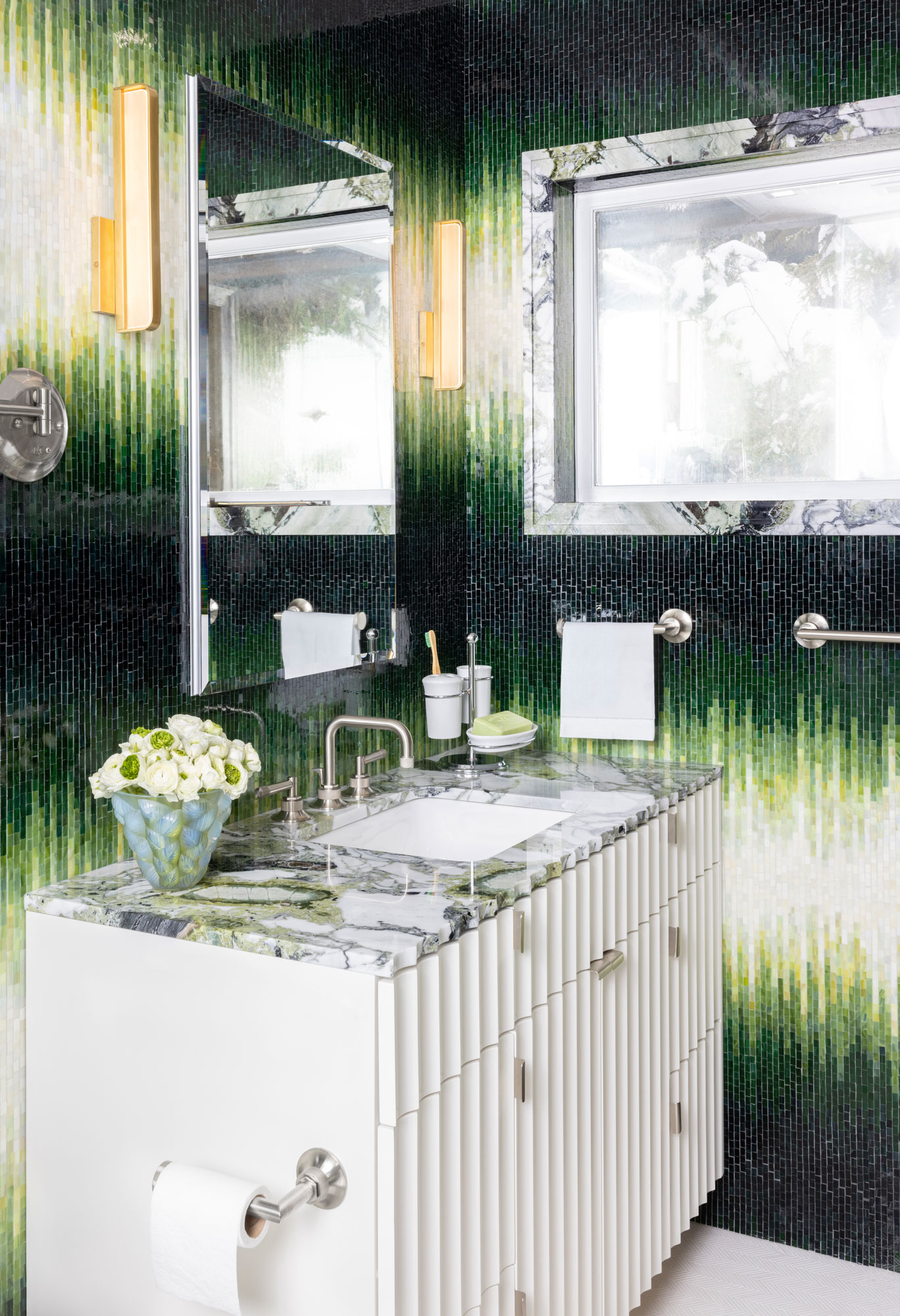 T-279219-JGB-OMGN-MOSGLASS-6X21-GLS-room01